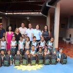 Abade entrega uniformes e kits escolares no primeiro dia de aula para quase 4 mil alunos em Barão de Cocais